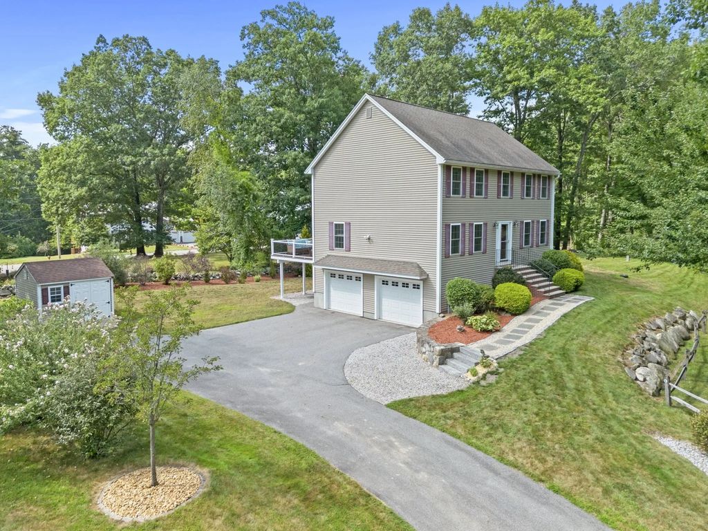 11 Village Ln, Haverhill