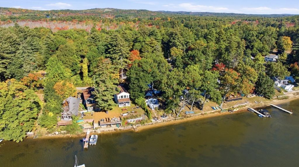 28 Pine Ln, Brookfield