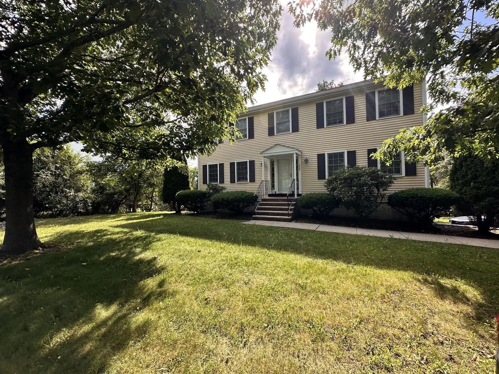 322 Lowell Street, Lexington