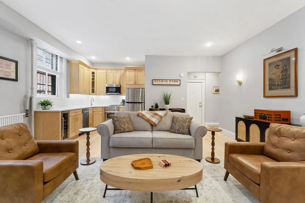 135 Marlborough #2, Boston