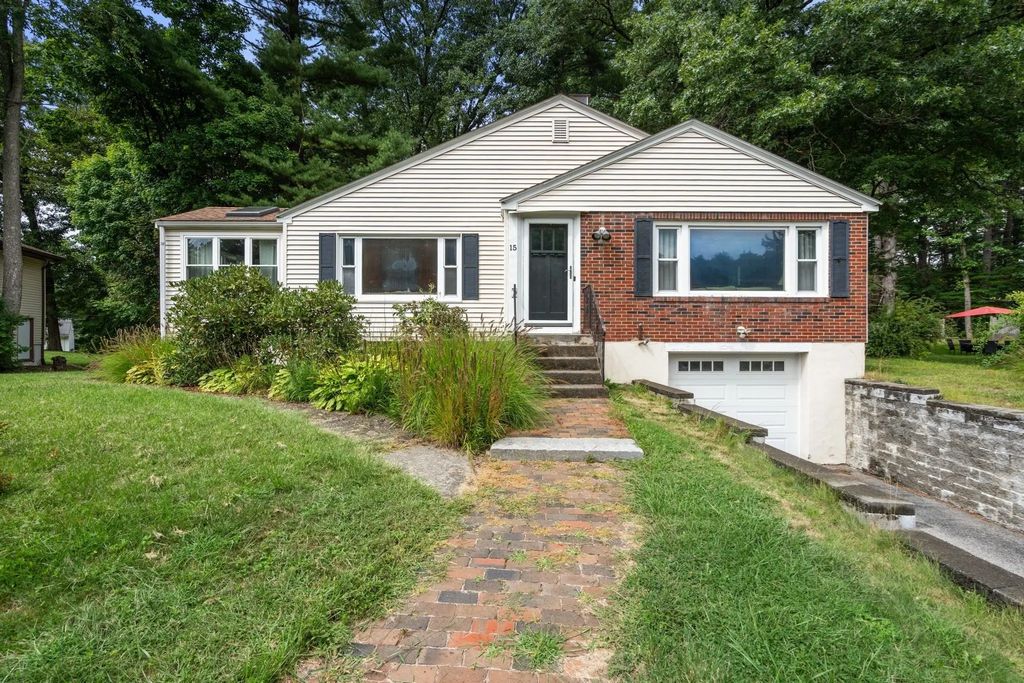 15 Claridge Dr, Worcester