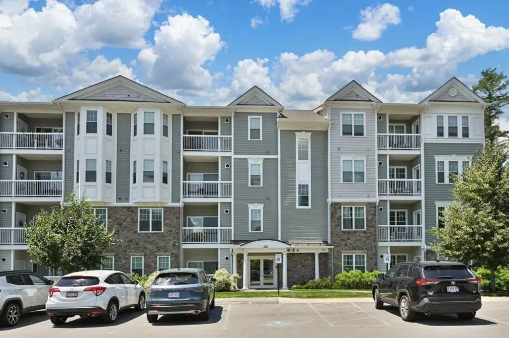 220 Martins Landing #102, North Reading