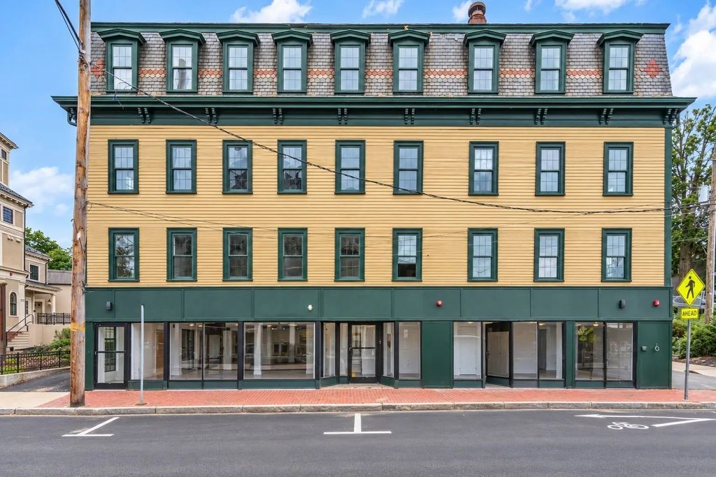 2 Charles St #101, Methuen