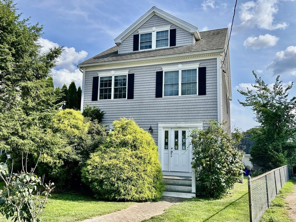 35 Hiawatha Avenue, Waltham
