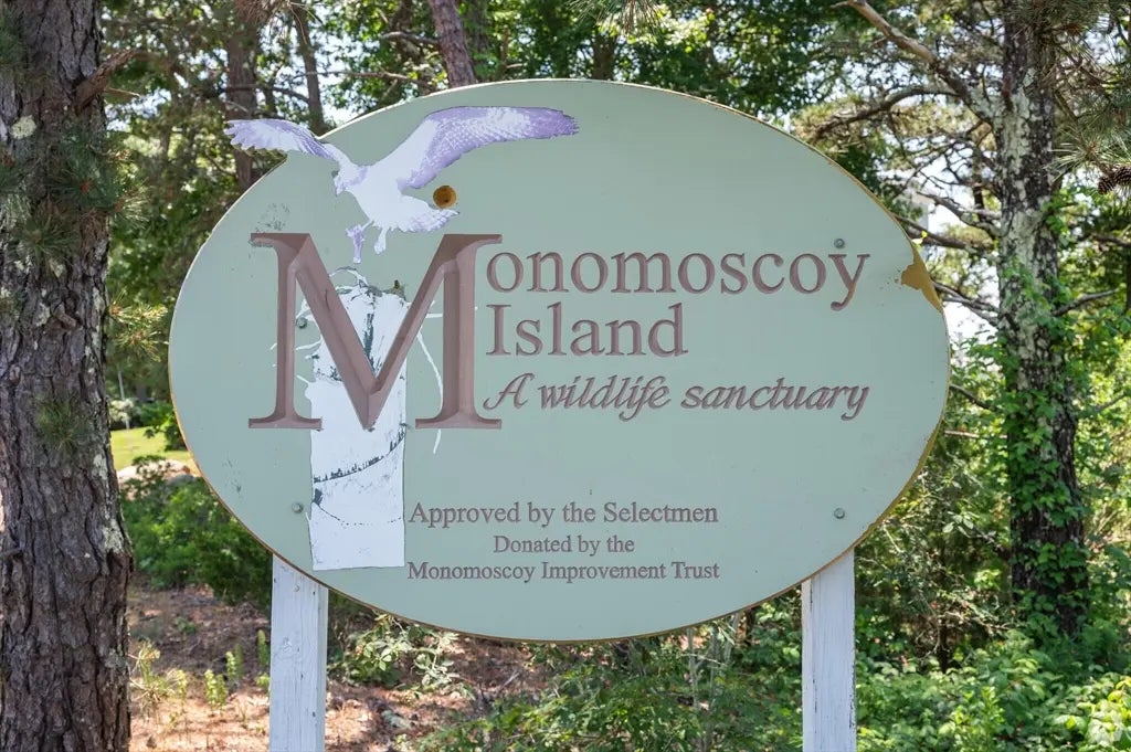 183 Monomoscoy Rd, Mashpee
