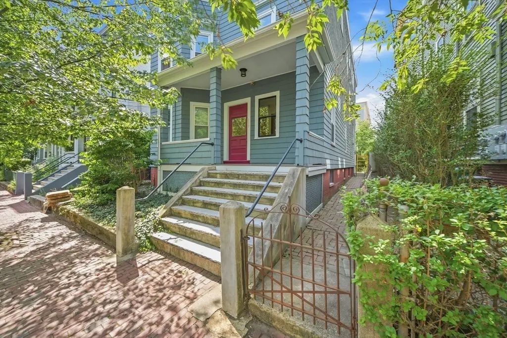 113 Antrim St #3, Cambridge