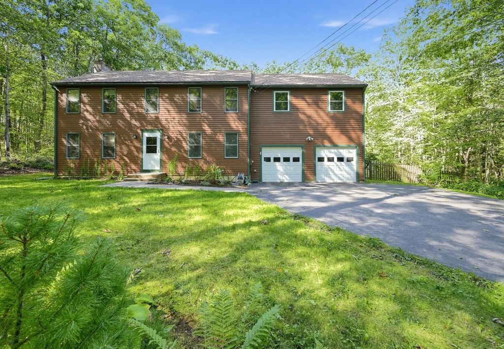 6 Woodview Dr, Hubbardston