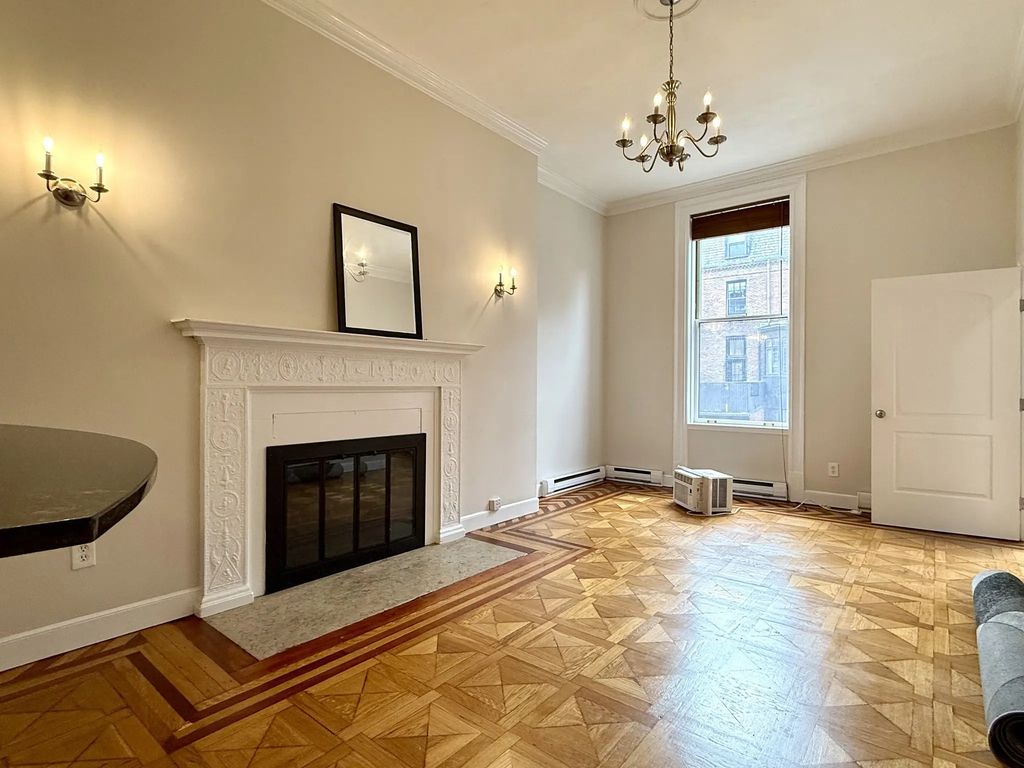 185 Beacon #2r, Boston