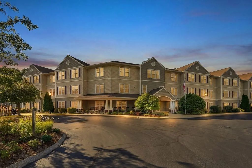 7 Crescent Way #101, Sturbridge