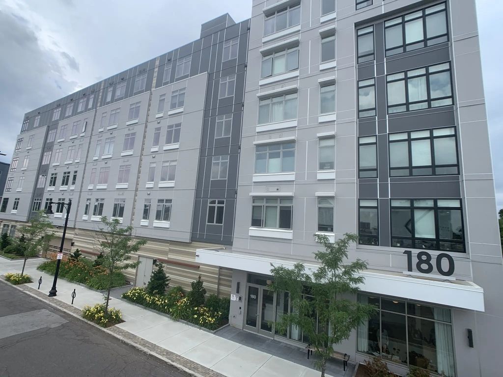 180 Telford St #213, Boston