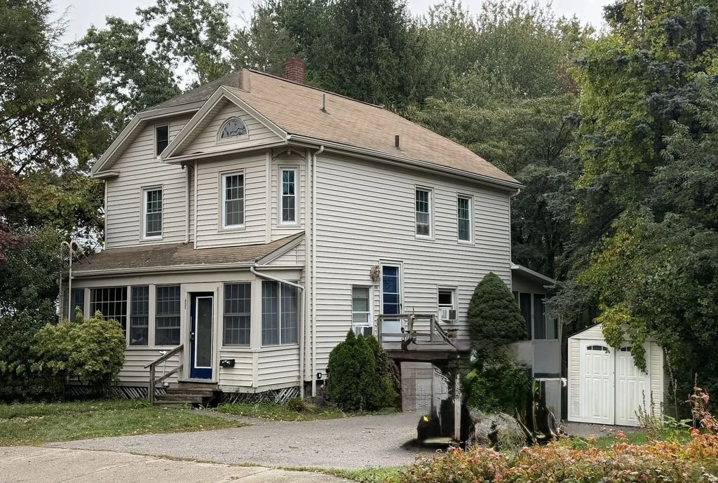 655 N Main St, Mansfield