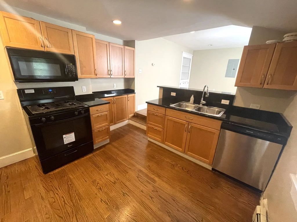 221 Pearl St #2, Cambridge