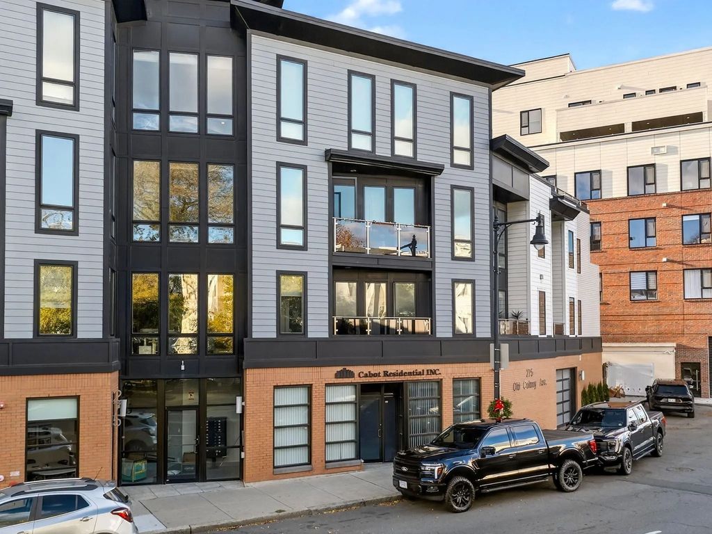275 Old Colony Ave, Boston
