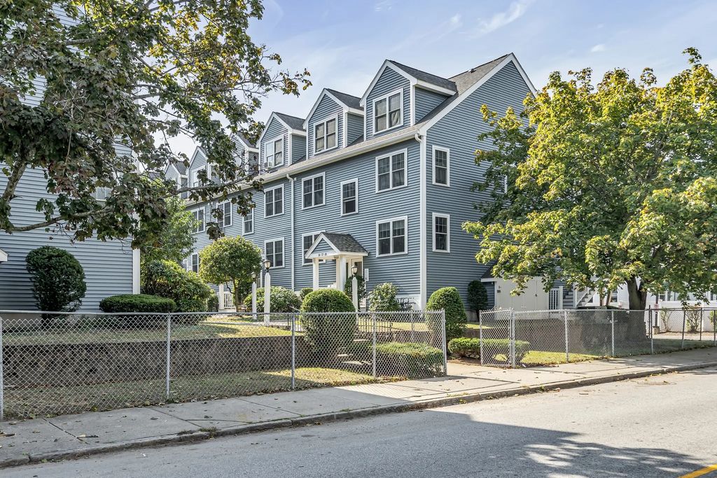 312 Water St #9, Lawrence