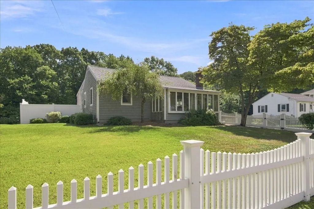 46 Hoover Road, Walpole