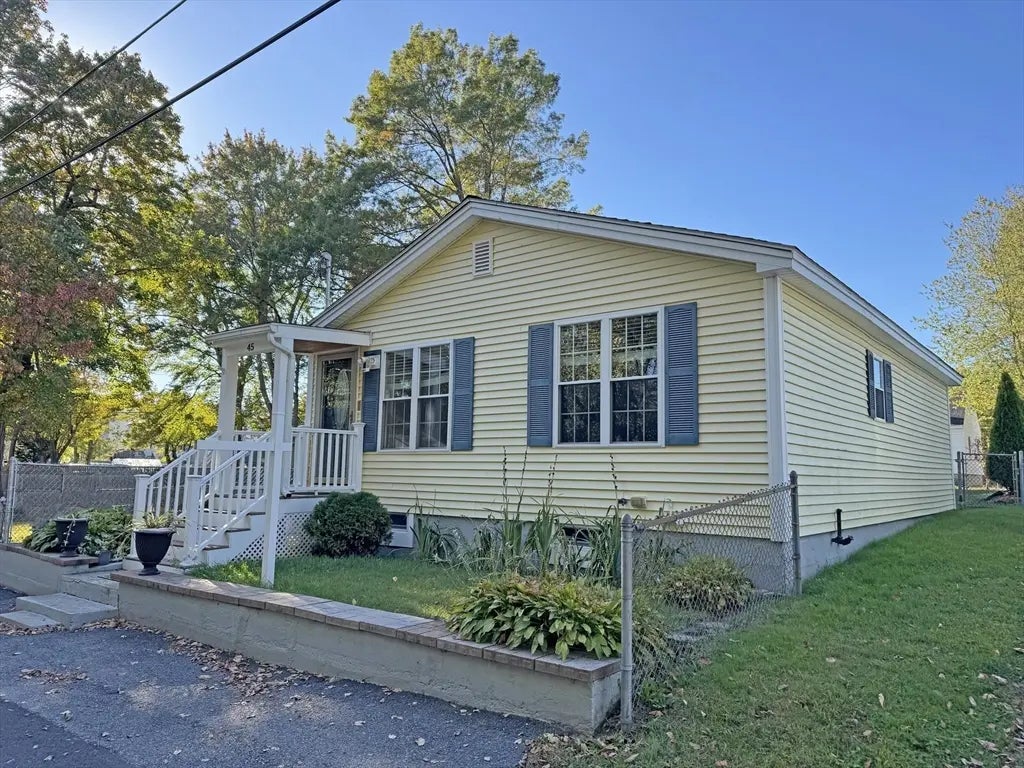 45 Hoover St, Dracut
