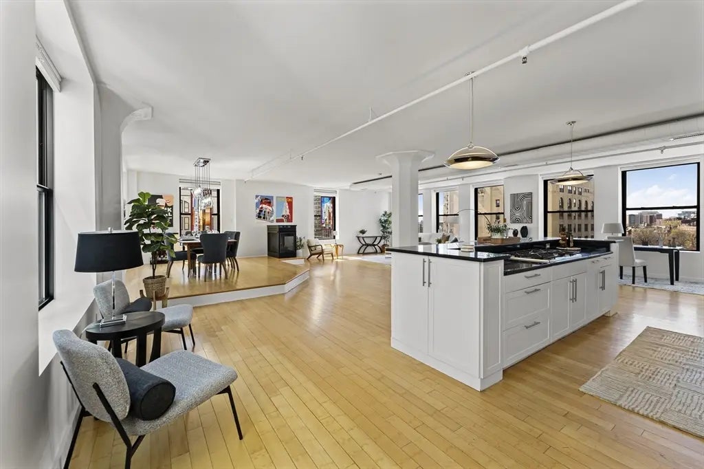 453 Washington St #10e, Boston