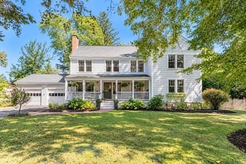 32 Webster Rd, Lexington