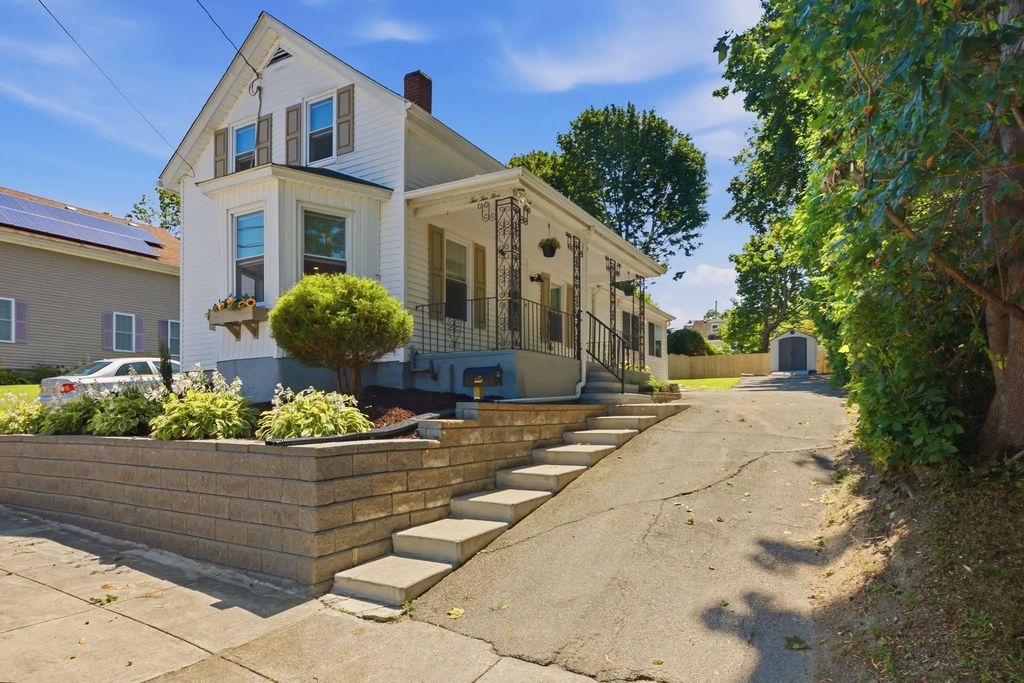 225 Mount Pleasant St, Fall River