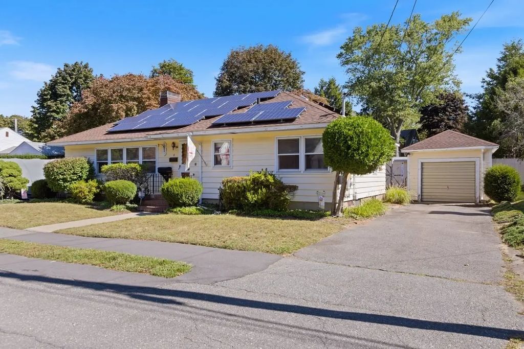 4 Oakhurst Rd, Beverly