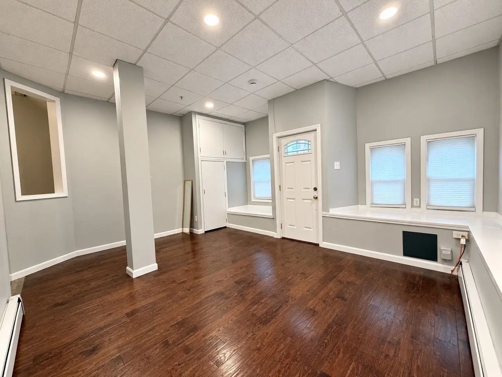 688 Lawrence St #1, Lowell