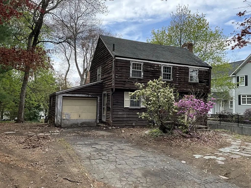 9 Larch Rd, Wellesley