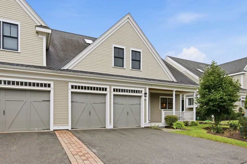 38 Green Meadow Dr #38, Reading