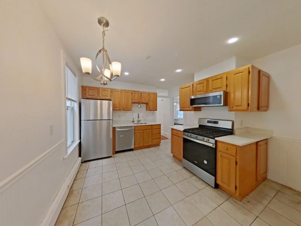 R39 Newport St #1, Boston