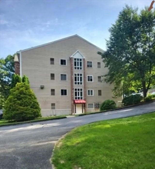 44 Maria Ave #101, Southbridge