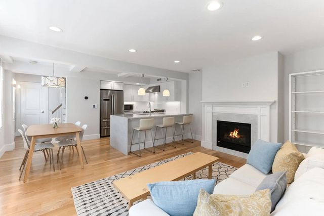 327-329 Hurley St #2, Cambridge