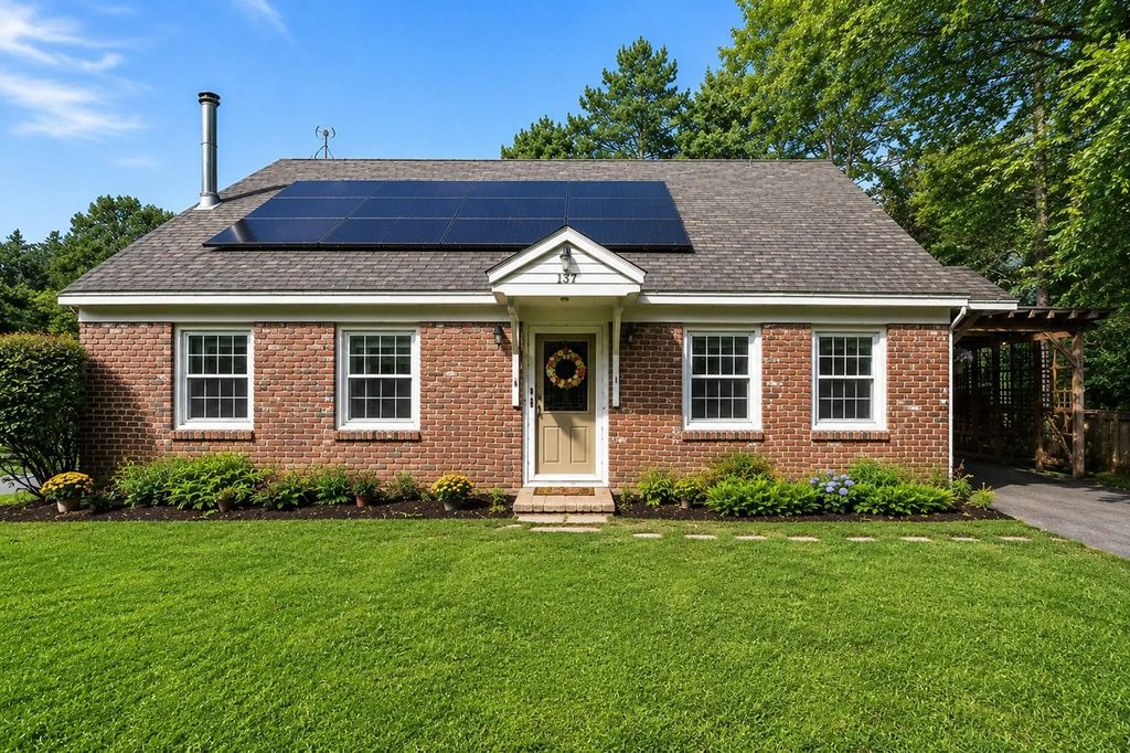 137 Parker Rd, Lancaster
