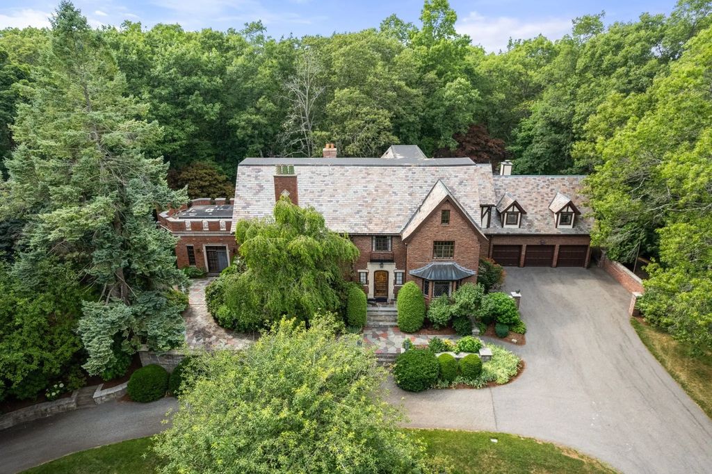 43 Monadnock Road, Wellesley