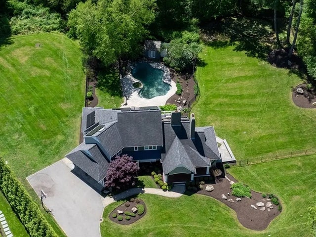 121 Pond St, Hopkinton