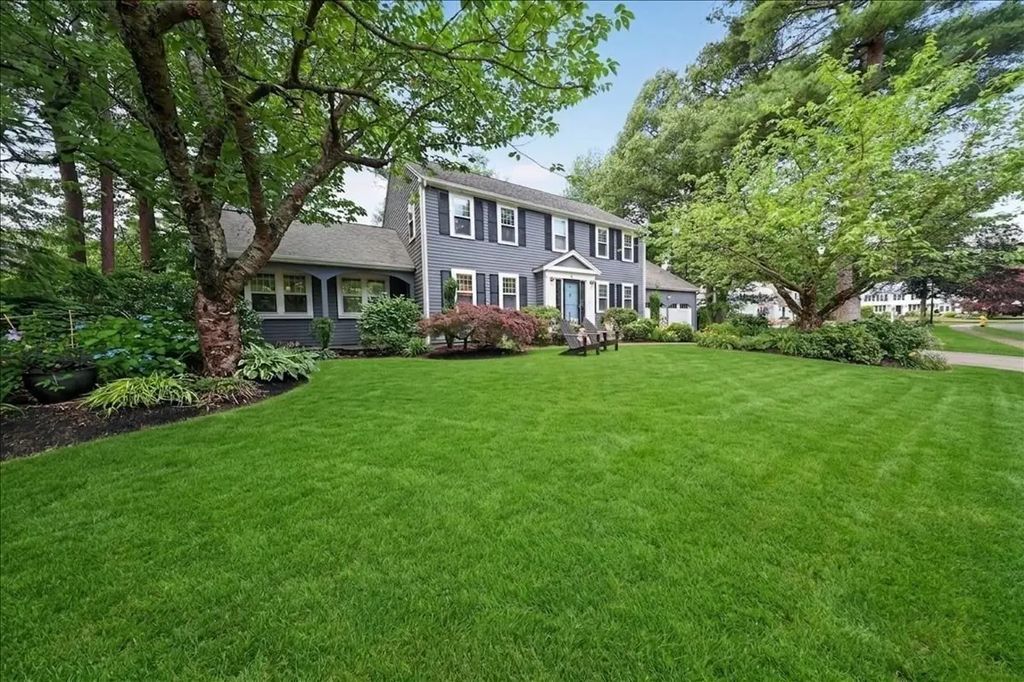 6 Blackhorse Ln, Hingham