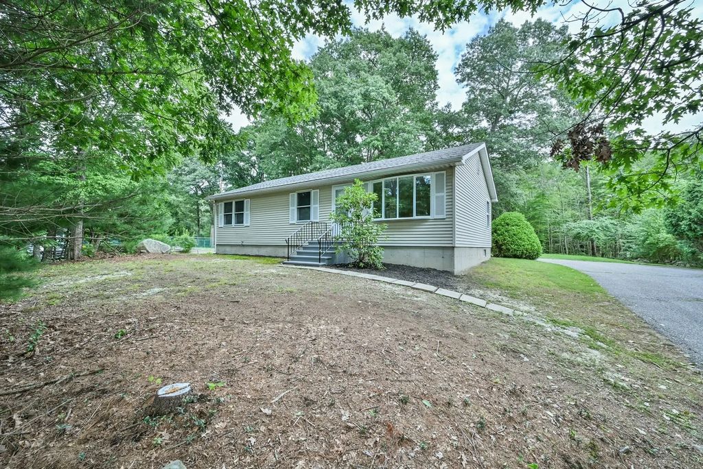 124 Sutton Road, Webster