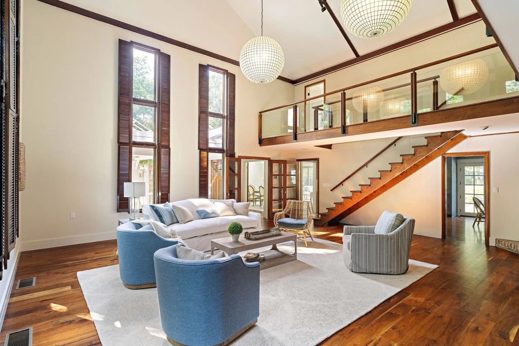 8&10 Evergreen Ln, Hingham
