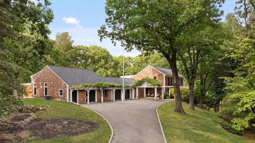 8&10 Evergreen Ln, Hingham