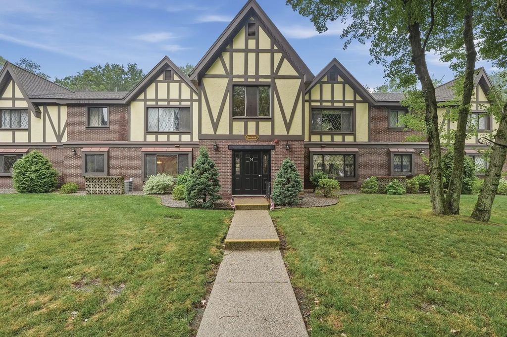 14 Royal Lake Drive #1, Braintree
