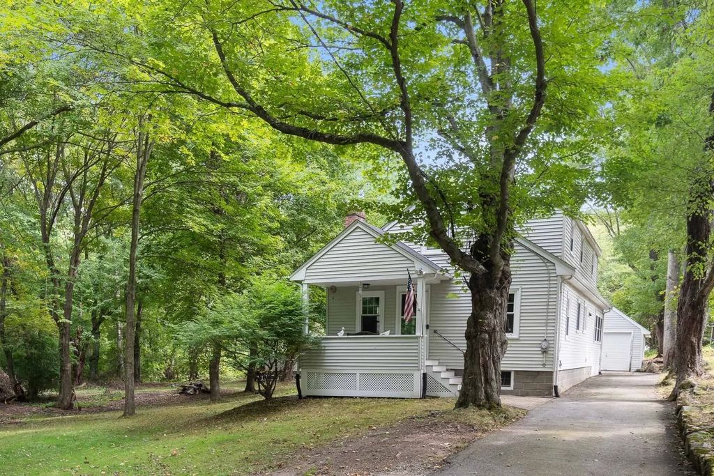 39 Montrose Ave, Wakefield