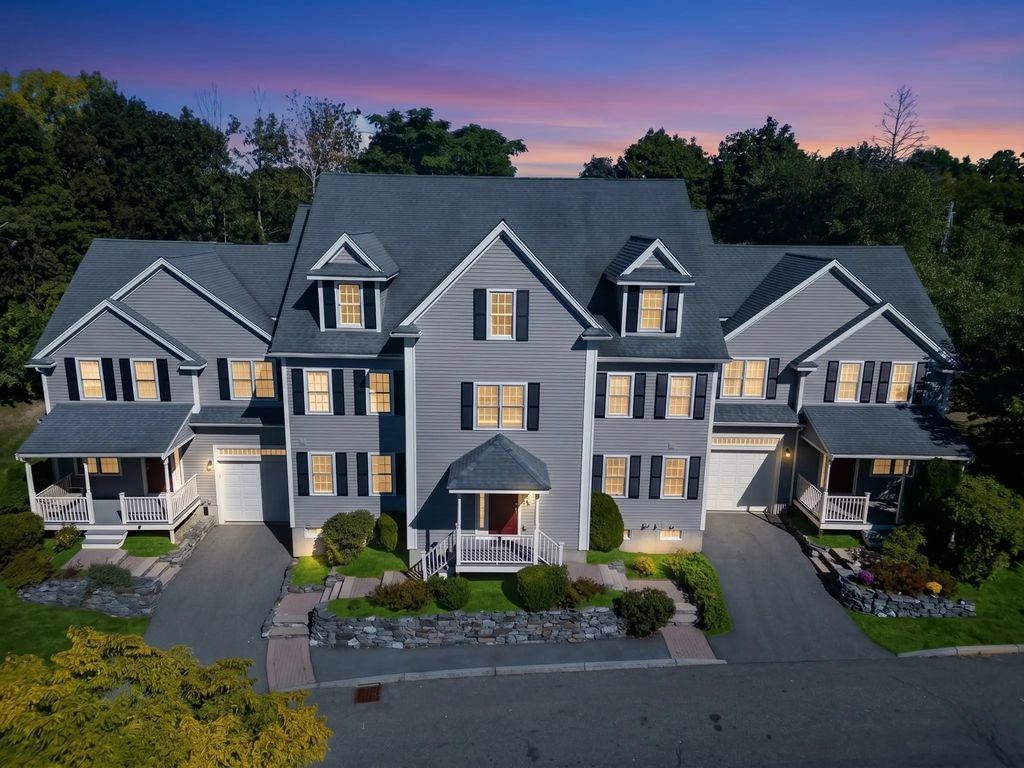 10 Cunningham Ln #104, Billerica