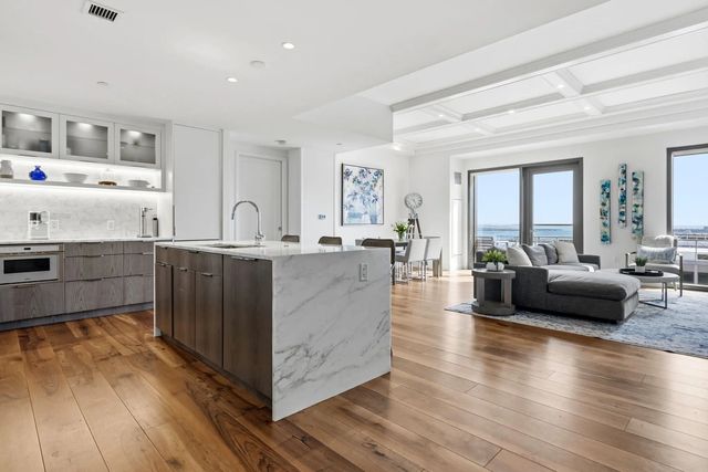 300 Pier 4 Blvd #8e, Boston