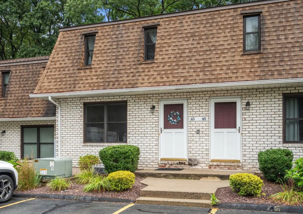 45 Granby Heights #45, Granby