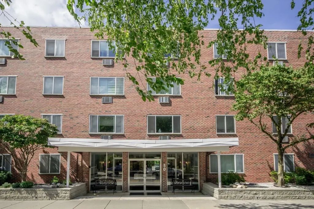 50 Green St #207, Brookline
