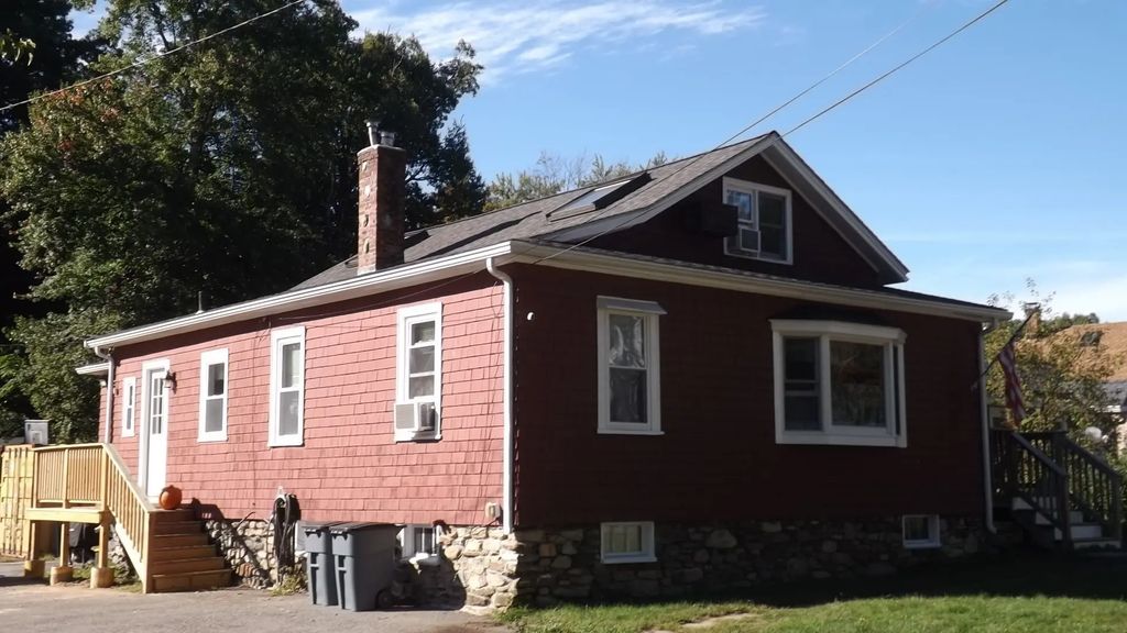 12 Middleton St, Millbury