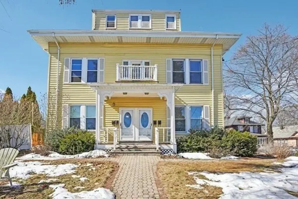 123 White St #123, Belmont