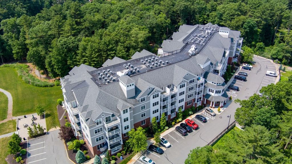8 Island Court #407, Easton