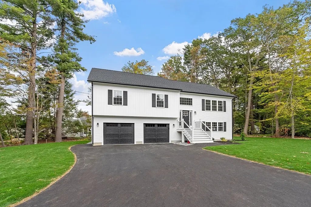 44 Bel Air Dr., Fitchburg