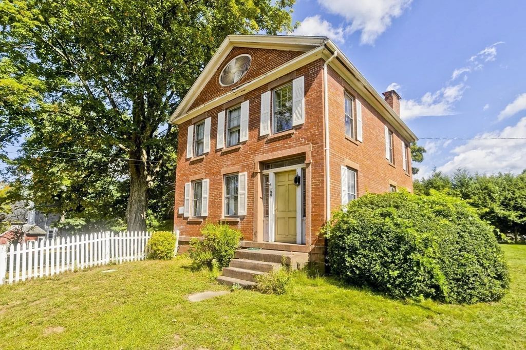 40 Somers Rd, East Longmeadow