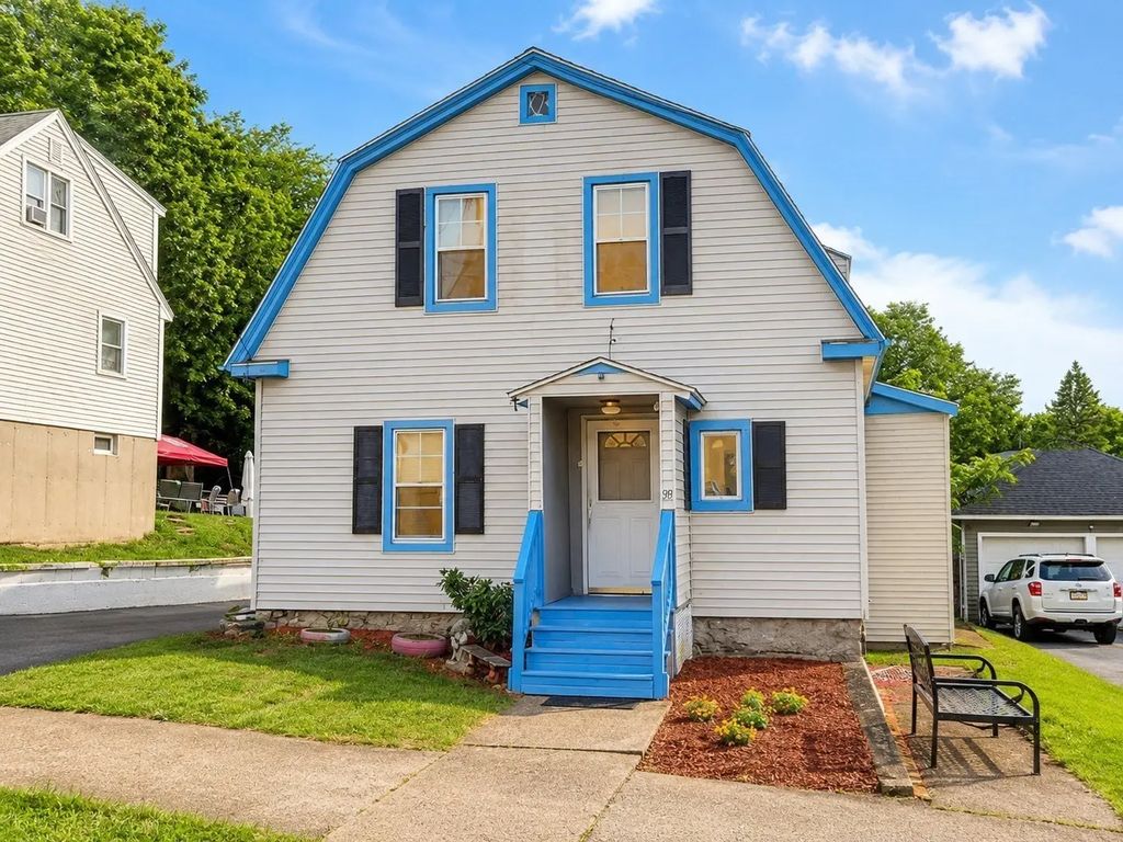 89 Sayles St, Lowell