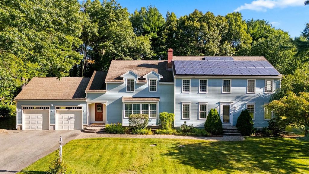 14 King Philip Path, Mendon